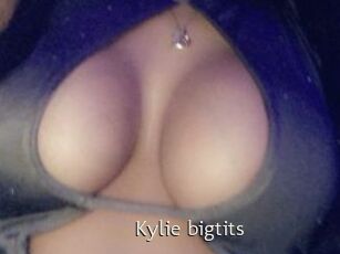 Kylie_bigtits