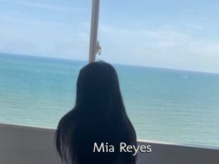 Mia_Reyes