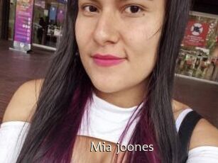 Mia_joones
