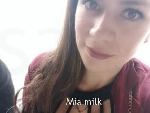Mia_milk