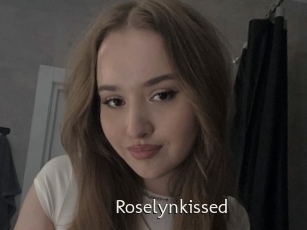 Roselynkissed